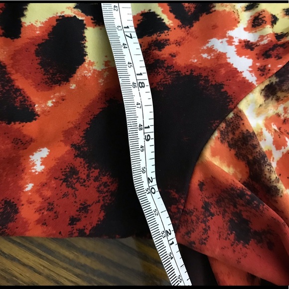 Victoria Collection cold shoulder top - Picture 5 of 6